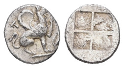 Ionia, Teos. AR Hemiobol, 0.34 g 8.38 mm. Circa 460-420 BC. 
Obv: Griffin seated to right, left paw raised; T behind, olive leaf before 
Rev: Quadripa...