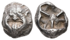 Mysia, Parion. AR Drachm, 3.98 g. – 13,85 mm. 5th century BC.
Obv.: Facing gorgoneion with protruding tongue.
Rev.: Disorganized linear pattern within...