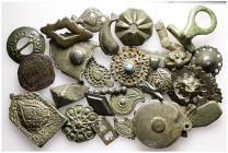 Lot of 30 unclassified See picture. LOT SOLD AS IS, NO RETURNS. (VES-1)