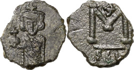 Justinianus II., 1. Regierung 685-695 40 Nummi um 687/689, Syrakus Kaiser von vorn stehend / Wertzahl M, darüber Monogramm, SCL Hahn 66 Sommer 14.14 S...