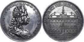 Habsburg
Karl VI. 1711-1740 Silbermedaille 1714 (G.W. Vestner) Bad Windsheim. Brustbild des Kaisers nach rechts / Rathausansicht. 55 mm, 60,32 g Bern...