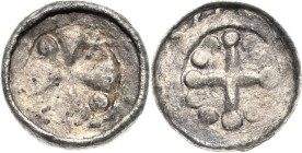 Sachsen, Sachsenpfennige 950 bis 1125
 Hochrandpfennig um 1050. Wendenpfennig. Keilkreuz mit je einem Punkt und einem Bogen mit Punkt in den Winkeln ...