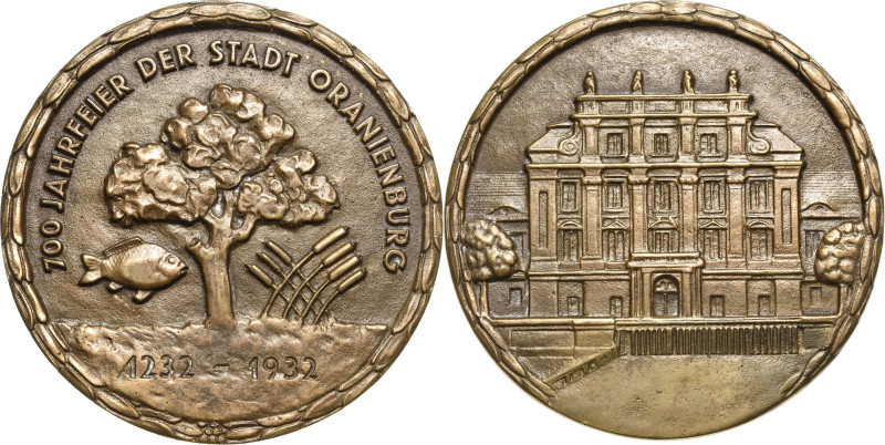 Oranienburg
 Bronzegussmedaille 1932. 700-Jahrfeier. Baum zwischen Havelkarpfen...