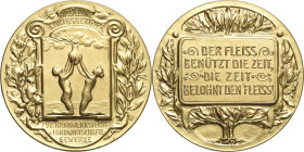 Ostpreußen
Königsberg Vergoldete Bronzemedaille o.J. (um 1900) (unsigniert) Ausstellung für Handwerkstechnik und landwirtschaftliches Gewerbe. Ein kn...