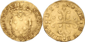 Firenze. Cosimo I (II periodo, duca di Firenze e Siena, 1555-1569). Scudo d'oro del sole, IX serie. D/ Stemma Medici coronato. R/ Croce gigliata accan...