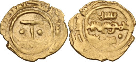 Messina o Palermo. Ruggero I (1072-1101). Tarì. D/ Grande tau accostata da due globetti; legenda cufica circolare con la formula zecca-data ([..] è st...