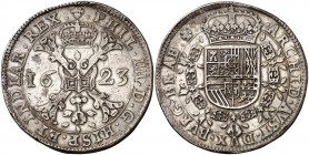 1623. Felipe IV. Bruselas. Triple patagón. (Vti. 1041) (Vanhoudt 645.BS P3). 84,80 g. Leves golpecitos. Bella. Parte de brillo original. Ex NAC 18/03/...