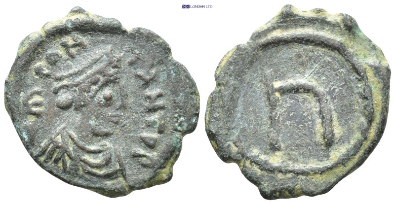 Tiberius II Constantine, 578-582. Pentanummium Constantinople. (1.68 Gr. 17mm.) ...