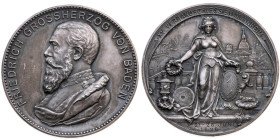Mannheim 
Stadt
Silber-Medaille
1896

auf das 15. Verbandsschießen
Vs: Brustbild des Großherzogs Friedrich von Baden n. l., Umschrift
Rs: Alleg...