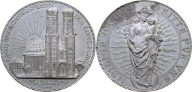 München 
Stadt
Zinn-Medaille
1894

auf das 400j. Jubiläum der Einweihung der Frauenkirche
Vs: Ansicht der Kirche vor aufgehender Sonne, Umschrif...