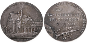 Nürnberg 
Stadt
Silber-Medaille
1911

auf das Eröffnungsschießen der Schießstätte Erlenstegen
Vs: Schießstätte der Hauptschützengesellschaft, Um...