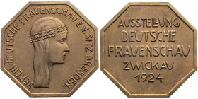Zwickau 
Stadt
Achteckige Bronze-Medaille
1924

des 'Vereins deutsche Frauenschau e. V., Dresden' auf die Ausstellung 'Deutsche Frauenschau'
Vs:...
