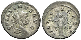 Gallienus (253-268). Antoninianus (21mm, 3.14g, 7h), Siscia. Radiate head r. R/ Victory standing l., holding wreath and palm branch; across field, S -...
