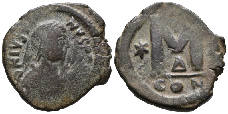 Justin I (518-527). Æ 40 Nummi (32mm, 15.85g). Constantinople. Diademed, draped ...