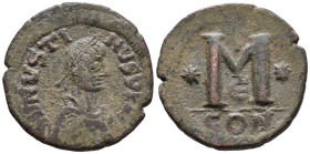 Justin I (518-527). Æ 40 Nummi. Constantinople. Diademed, draped and cuirassed bust r. R/ Large M; star to l. and r., cross above; Є/CON. Sear 62. Nea...