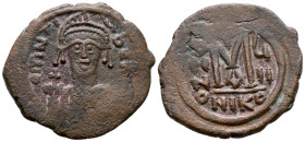 Maurice Tiberius (582-602). Æ 40 Nummi (29 mm 10,70 g), Nicomedia, year 8 = AD 589/90. Obv. δm N TI bЄR Helmeted and cuirassed bust of Maurice Tiberiu...