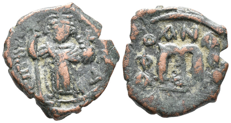 Constans II (641-668). Æ 40 Nummi (20mm, 6.41g). Constantinople. Constans standi...