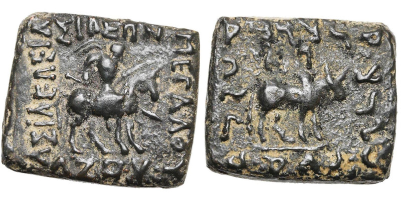 ROYAUME INDO-SCYTHE, Azès, AE bronze sur flan quadrangulaire. D/ Le roi chevauch...