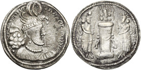 ROYAUME SASSANIDE, Hormizd II (303-309), AR drahm. D/ Légende interrompue sous le buste. Bord de la couronne à dix perles. R/ B. d'Ahura-Mazda à d. da...