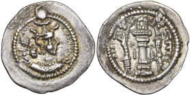 ROYAUME SASSANIDE, Peroz (457-483), AR drahm, AS = Asurestan. Göbl II/1, 169; Mitch., ACW, 977 var.; Sell. 48. 4,06 g. Petites brisures de coins. Pati...