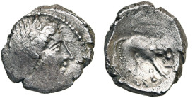 ITALIE DU NORD, AR drachme, fin 3e s. av. J.-C. Imitation des drachmes de Marseille - Libui (?). D/ T. de nymphe à d., le nez prononcé, la chevelure d...
