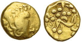 GAULE BELGIQUE, Ambiani, AV statère, 1er s. av. J.-C. Type biface. Classe III. D/ T. stylisée à d. R/ Cheval à d. entouré de globules. A l'ex., lignes...
