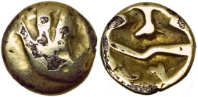 GAULE BELGIQUE, Ambiani, AV quart de statère au bateau. Série II. Classe I. Type biface à l'arbre et à la ligne brisée. D/ Motif dit "au bateau": croi...