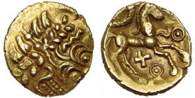 GAULE BELGIQUE, Ambiani, AV quart de statère, 1er s. av. J.-C. D/ Restes d'une t. à d. dont on reconnaît les mèches de la chevelure, la couronne et le...