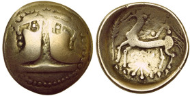 GAULE BELGIQUE, Mediomatrici, AV statère, fin 2e s. av. J.-C. Type janiforme. Classe II. D/ T. janiforme, le cou figuré par une barre. R/ Cheval à g.,...