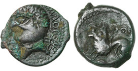 GAULE BELGIQUE, Remi, AE bronze, vers 30 av. J.-C. Classe II. D/ T. à g., le cou orné d'un torque. Devant, [ATISIOS]. Derrière, REMOS et fleur à quatr...