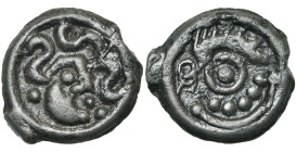 GAULE BELGIQUE, Suessiones, AE potin. D/ T. à d., avec bouche et menton figurés par des points. Derrière, S et point. Devant, deux S qui se touchent. ...