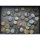 lot de 33 bronzes et 5 potins, dont: Nervii, bronze au rameau (2); Remi, potin au personnage accroupi; Senones, potin au pseudo-cimier; Sequani, potin...
