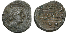 AVR (C. Aurunculeius), AE quadrans, 209 av. J.-C., Sardaigne. D/ T. de Mercure à d., coiffé du pétase. Au-dessus, deux globules. R/ Proue à d. Au-dess...