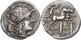 M. Marcius, AR denier, 134 av. J.-C., Rome. D/ T. casquée de Roma à d. Derrière, modius. Sous le menton, . R/ Victoire conduisant un bige au galop à ...