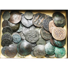 lot d'environ 85 bronzes, dont: Claude II le Gothique, antoninien, R/ Felicitas; Aurélien, antoninien, R/ Sol, Jupiter, L'empereur et une femme; Carus...