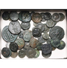 lot de 45 bronzes: Constantin Ier (11), Licinius Ier, Constantin II (6), Crispus (2), Helena (3), Theodora, Urbs Roma (2), Constantinopolis (4), Const...