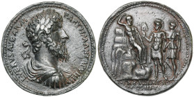 LUCIUS VERUS (161-169), padouan. D/ L· VERVS· AVG· ARM·- PARTH MAX TR P VIII B. l., dr., cuir. à d. R/ Jupiter assis à d. sur les sept collines de Rom...