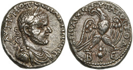 SYRIE, BEROE, Macrin (217-218), AR tétradrachme, 217-218. D/ AVT K M OΠ CE MAKPINOC CE B. l., dr., cuir. à d. R/ ΔHMAPX EΞ VΠATO Δ Aigle de f., t. à g...