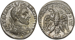 SYRIE, EMISA, Macrin (217-218), AR tétradrachme. D/ AVT K M OΠ CE MAKPINOC CE B. l., dr., cuir. à d. R/ ΔHMAPX EΞ VΠATOC III Aigle de f., t. à g., ten...