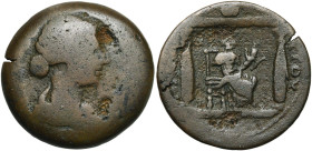 EGYPTE, ALEXANDRIE, Lucilla, AE drachme, 168-169. D/ B. dr. à d. R/ Isis assise dans un temple, ten. Harpocrate sur les genoux. De part et d'autre, [L...