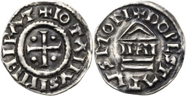 CAROLINGIENS, Lothaire Ier (840-855), AR denier au temple, Dorestad. D/ + IOTΛIIVS IPIIIRΛT Croix cantonnée de quatre globules. R/ DOPESTΛTVS MON Tem...