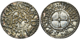 CAROLINGIENS, Charles le Chauve (840-877), AR denier, 864-877, Blois. D/ + GRΛTIΛ D-I REX Monogramme carolin. R/ + BESIΛNIS CΛSTR Croix. M.G. 928 va...