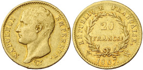 FRANCE, Napoléon Ier (1804-1814), AV 20 francs, 1807 W, Lille. Tête nue. Type transitoire à la grosse tête. 5181 p. frappées. Gad. 1023a; Fr. 491. Rar...