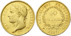 FRANCE, Napoléon Ier (1804-1814), AV 40 francs, 1807 A, Paris. Tête laurée. 5572 p. frappées. Gad. 1083; Fr. 493. Rare. Petits coups.

Très Beau à S...