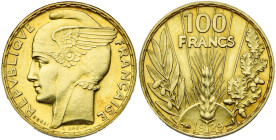 FRANCE, Troisième République (1871-1940), 100 francs, 1929. Essai de Bazor. Piéfort en or. Frappe médaille. Seulement 9 exemplaires frappés. Gad. 290....