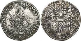 ALLEMAGNE, SAXE, August (1553-1586), AR Taler, 1577 HB, Dresde. D/ B. cuir. à d., ten. une épée sur l'épaule. R/ Ecu orné sous trois heaumes. Schnee 7...