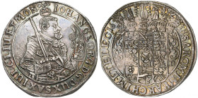 ALLEMAGNE, SAXE, Johann Georg Ier (1615-1656), AR Reichstaler, 1638 SD, Dresde. D/ B. cuir. à d., ten. une épée sur l'épaule et un heaume. R/ Grand éc...