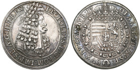 SAINT EMPIRE, Léopold Ier (1657-1705), AR Taler, 1701, Hall. D/ B. l. et cuir. à d. R/ Ecu couronné, entouré du collier de la Toison d'or. Her. 649; M...