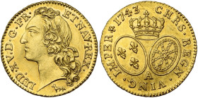 FRANCE, Royaume, Louis XV (1715-1774), AV louis d'or au bandeau, 1743 A, Paris. D/ T. à g., ceinte d'un bandeau. R/ Ecus ovales de France et de Navarr...