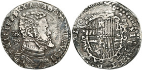 ITALIE, NAPLES, Philippe II (1554-1598), AR mezzo ducato, s.d. D/ B. cuir. à d. A g., sigles GB/VP. R/ Ecu couronné dans un cartouche orné. P.R. 15b; ...